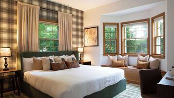 5 bedrooms, desk, iron/ironing board, travel crib