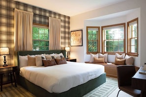 5 slaapkamers, een bureau, een strijkplank/strijkijzer, reisbedje