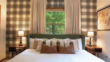 5 bedrooms, desk, iron/ironing board, travel crib