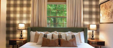 5 dormitorios, escritorio, tabla de planchar con plancha y cuna de viaje