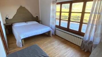 Comfort-Doppelzimmer, Bergblick | Zimmersafe