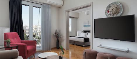 Departamento, balcón | Sala de estar | Televisión de pantalla plana de 50 pulgadas con canales vía satélite