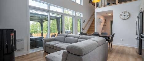 TV, fireplace, stereo