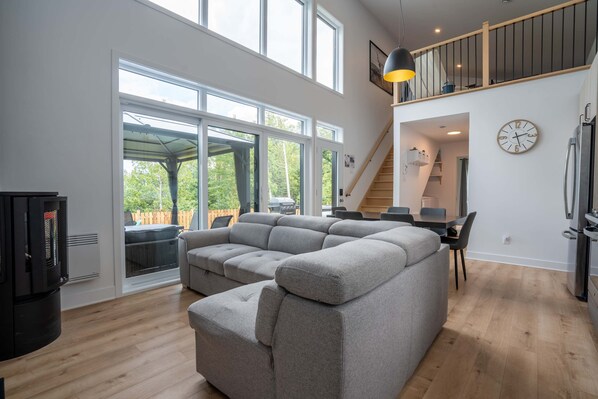 تلفزيون، مدفأة، ستيريو