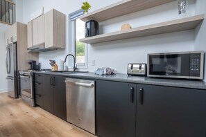 Fridge, microwave, oven, stovetop - Spa and Incredible View - New - Le Ptit Saint-Come (Saint-Côme)