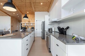 冰箱、微波炉、烤箱、炉灶