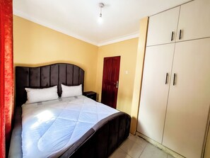 2 bedrooms, iron/ironing board, travel cot, WiFi