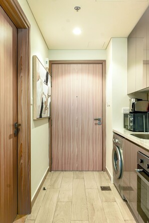 Standard Studio, Balcony | Private kitchen