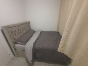 1 bedroom, iron/ironing board, WiFi, bed sheets - Cozy,Modern DoubleBed Apartment, in Centr City (London)