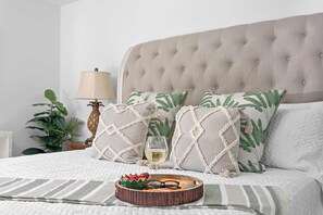 3 bedrooms, desk, iron/ironing board, travel crib