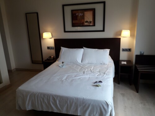Modern 3-bed house in Santa Rosalia Village fully equipt with swimming pool