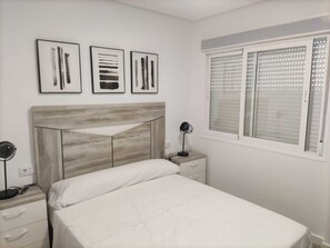 3 chambres, fer et planche à repasser, Wi-Fi, draps fournis