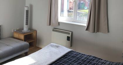 Spacious tidy room in Cardiff