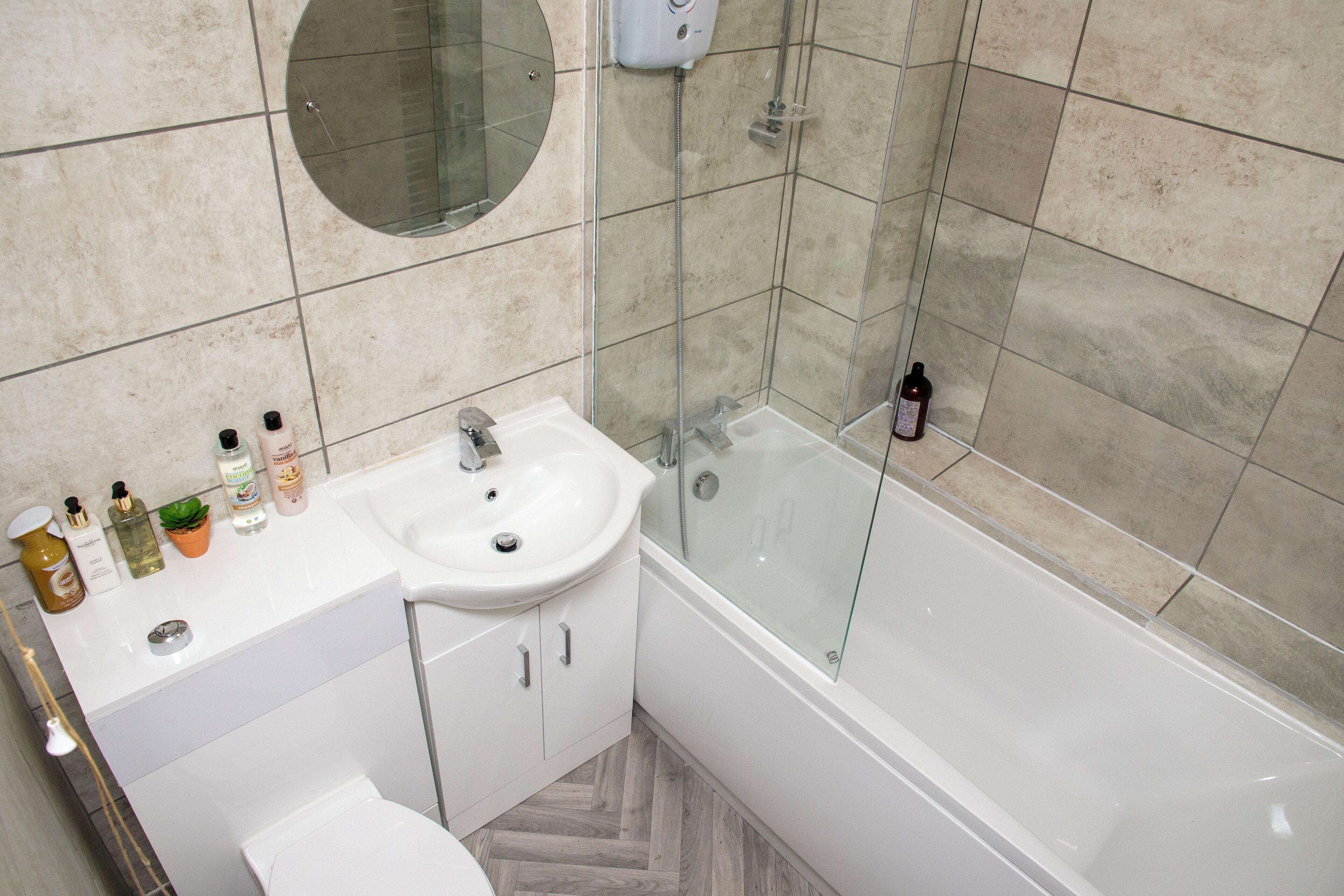 House | Bathroom | Combined shower/tub, deep soaking tub, towels