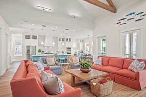 Smart-TV, Kamin, DVD-Player, Bücher