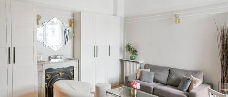 Smart TV, fireplace, books