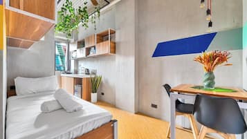 Standard Single Room | Private kitchenette | Mini-fridge, microwave, stovetop, cookware/dishes/utensils