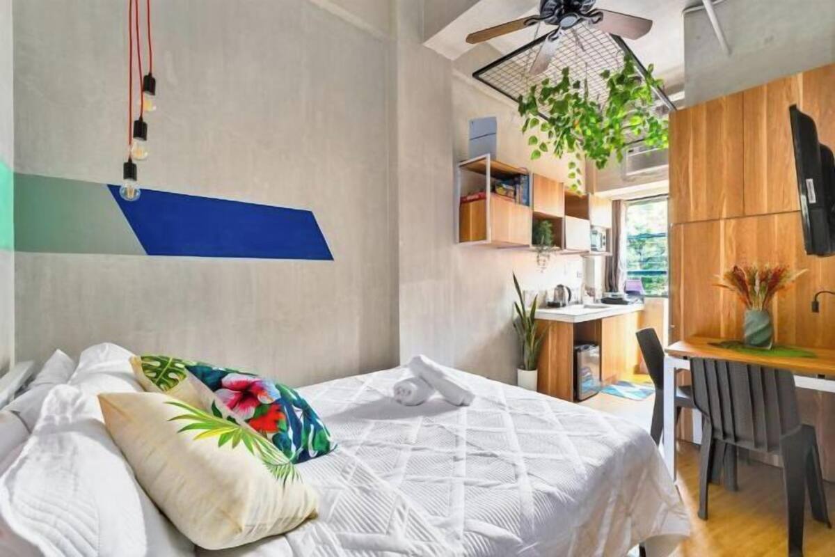 Desk, iron/ironing board (on request), WiFi (free), bed sheets
