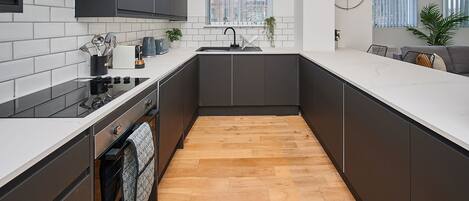 アパートメント | 5 室のベッドルーム、デスク