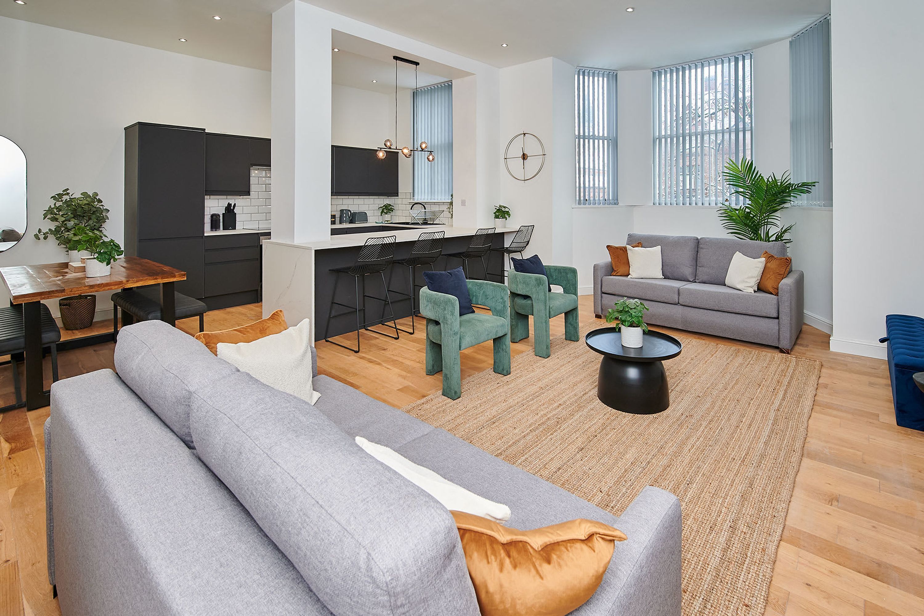 아파트 | 5 개의 침실, 책상