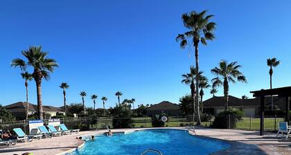 Charming 2-bedroom condo with WiFi and fitness room in Laguna Vista. Sleeps 6