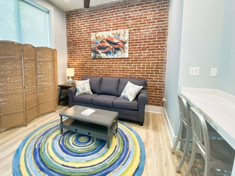 Crab Crib Loft In Historic Downtown Cape Charles - Cape Charles, VA