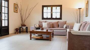 Villa | 2 bedrooms, desk