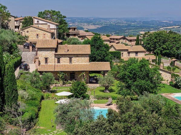 Exterior - ESCAPE IN UMBRIA, la quiete farmhouse (Umbria)