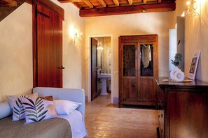 4 bedrooms, WiFi, bed sheets - ESCAPE IN UMBRIA, la quiete farmhouse (Umbria)