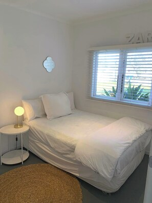 3 bedrooms, bed sheets - Cosy 3BR Home Near Town, with Modern Amenities (Whangamata)