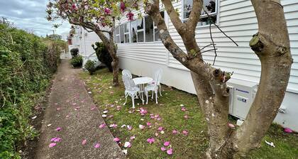 La Casa Bonita Auckland Beautiful Apartment with Garden Views next 2 New Market.