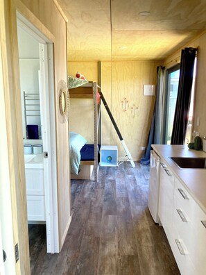 4 bedrooms, bed sheets - Modern Spacious 4BR Bach with Large Deck (Whangamata)