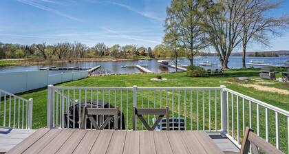 Lake WI Escape! Explore, Boat, Swim & Hike