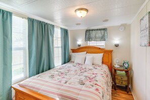 Cottage (2 Bedrooms) | Interior - Lakeland Cottage w/ Pool Access + Screened Porch! (Lakeland)