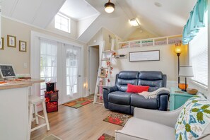 Cottage (2 Bedrooms) | Interior - Lakeland Cottage w/ Pool Access + Screened Porch! (Lakeland)