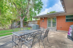 House (3 Bedrooms) | Interior - Walk to Texas A&m: College Station Home w/ Yard! (College Station)