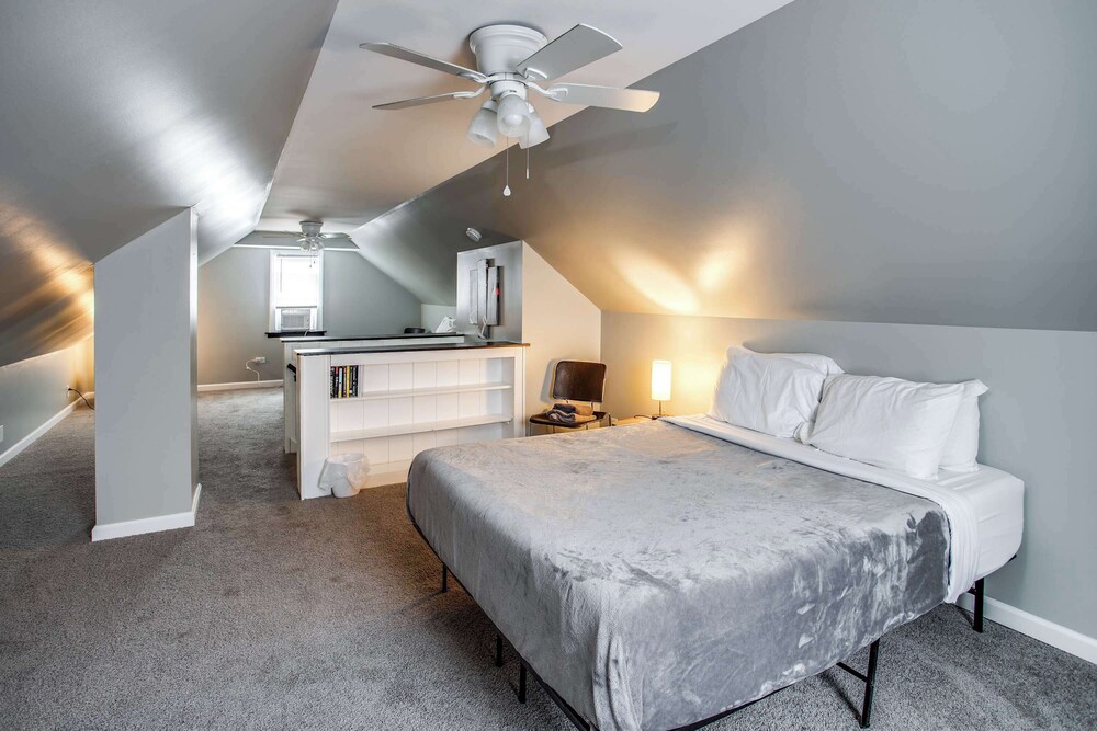 Charm home near DWTN Rochester Vrbo