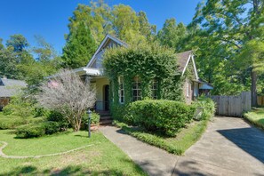 Interior - Fire Pit, Large Yard: Midtown Columbus Bungalow! (Columbus)