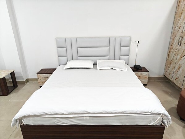 Deluxe Double or Twin Room, Balcony, City View | Free WiFi