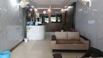 Quầy tiếp tân