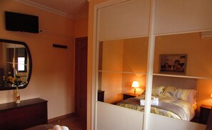 5 bedrooms, iron/ironing board, travel cot, free WiFi