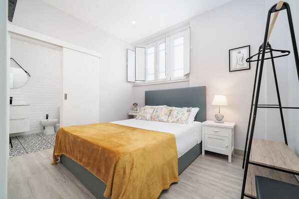 3 makuuhuonetta, silitysrauta/-lauta, ilmainen Wi-Fi