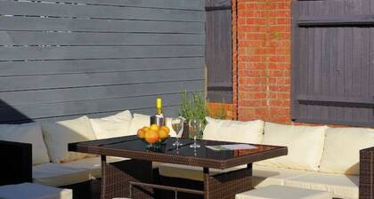 Quarters, Hamble, Hampshire - Chill, Sail, Explore