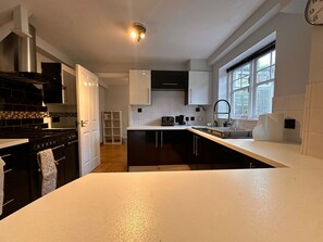 House | 4 bilik tidur, Internet