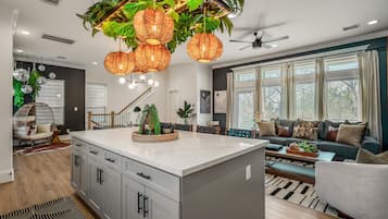 Apartment | 4 bedrooms, desk, Internet