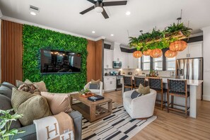 Apartment - The Green Haus Luxxe Cabana Rooftop Retreat (Houston)