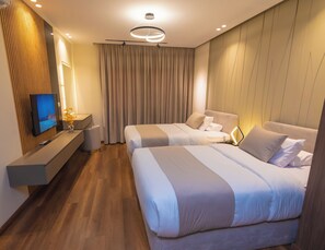 Deluxe Twin Room, City View | Egyptian cotton sheets, premium bedding, memory foam beds, free minibar - Spire West Hotel (Giza)