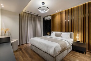 Deluxe Double Room Single Use | Egyptian cotton sheets, premium bedding, memory foam beds, free minibar