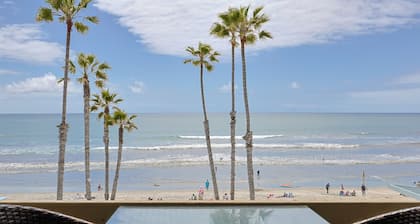 Beautifully remodeled two bedroom with panoramic ocean views!