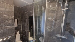 Shower dan handuk